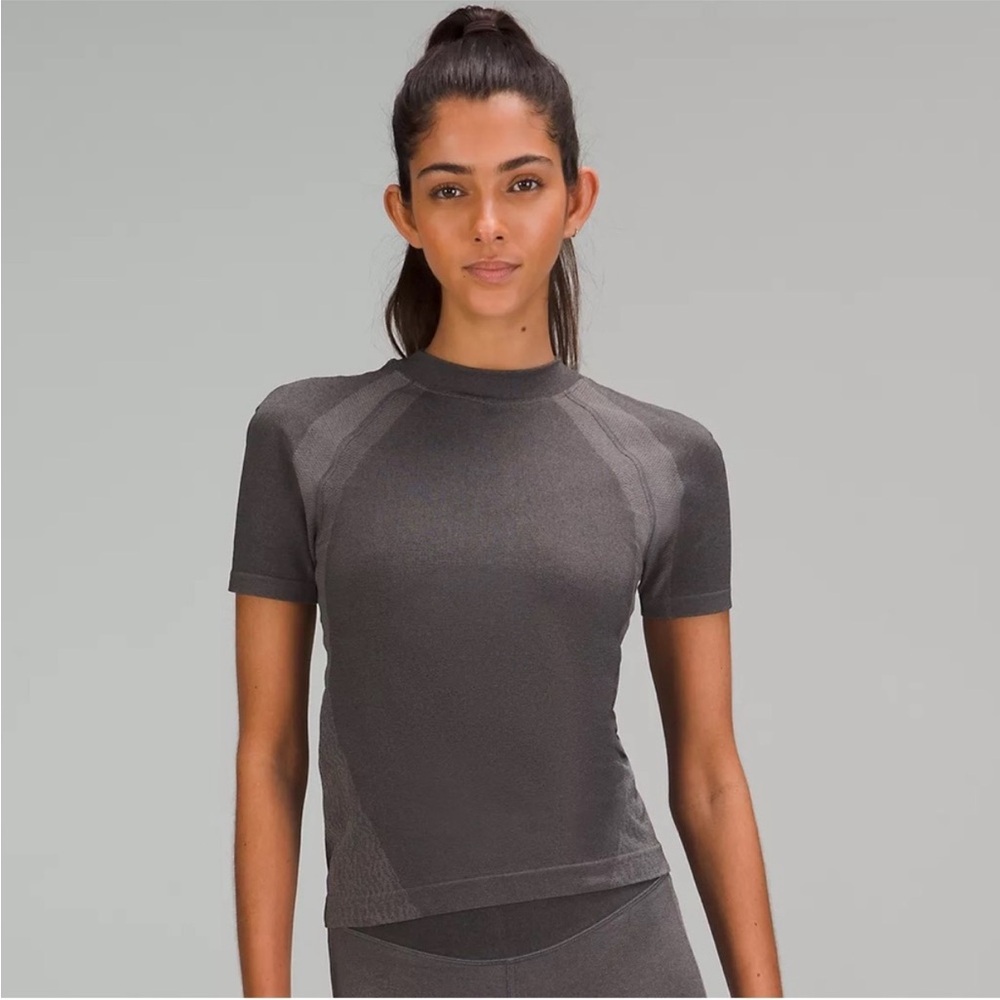Lululemon Gray Seamless Training Short Sleeve Shirt TShirt Top | Size 4 EUC